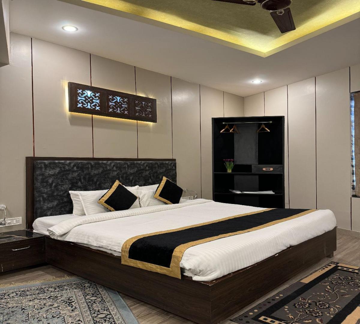 Hotel Runway Inn Pura Raghunāth المظهر الخارجي الصورة